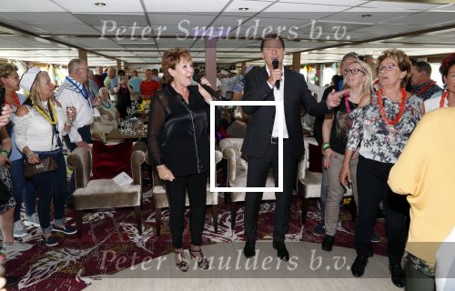 Amsterdam 7 april 2019
John de Bever Sieneke en Marianne Weber op een grote boot met allemaal gasten.