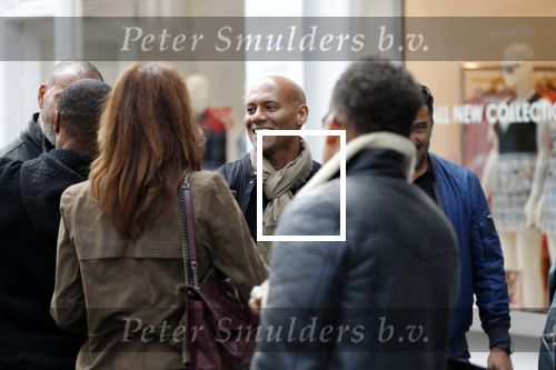 Amsterdam 9 mei 2019
Ruud Gullit en zijn vriendin Karin de Rooij komen replay tegen op de cornelis schuytstraat. Mark dakriet