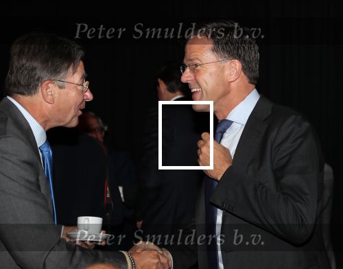 Den Haag, 8 Mei 2019
Uitreiking boek Elco Brinkman met de tekst: Bouwen en Bewaren
Mark Rutte met Maxime Verhagen
