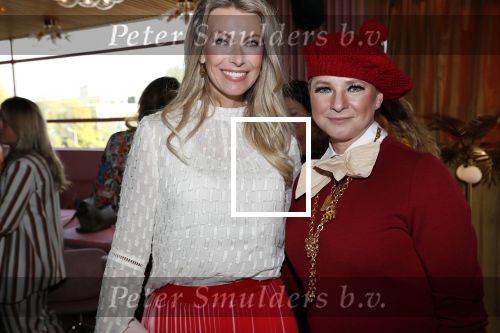 Amsterdam 7 mei 2019
Boekpresentatie Camilla Lackberg bij Mama Kelly in olympisch stadion.
aanwezig oa Daphne Deckers
Isa Hoes
Heleen van Royen
Anna Drijver
Marion Pauw
Susan Smit
Moniqiue des Bouvrie
Patricia Snel
Marlies Dekkers
Inge Ipenburg
