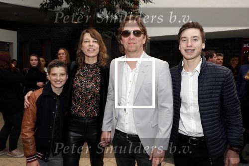 Hoofddorp 31 maart 2019
Premiere stil in mij in de schouwburg in Hoofddorp. Martin Buitenhuis kwam met vrouw en kinderen