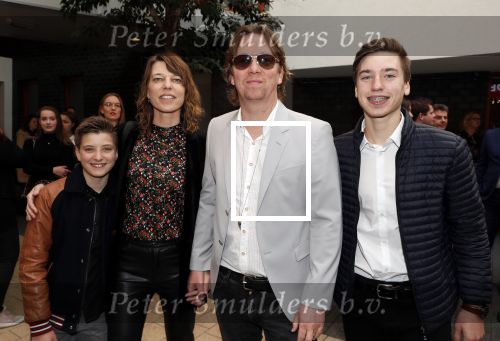 Hoofddorp 31 maart 2019
Premiere stil in mij in de schouwburg in Hoofddorp. Martin Buitenhuis kwam met vrouw en kinderen