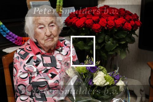 Aalsmeer 3 april 2019
Mevr Pieterson 100 jaar oud en 40 jaar story abonee