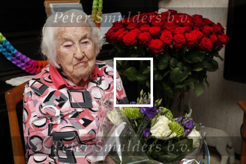 Aalsmeer 3 april 2019
Mevr Pieterson 100 jaar oud en 40 jaar story abonee