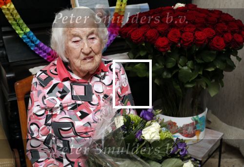Aalsmeer 3 april 2019
Mevr Pieterson 100 jaar oud en 40 jaar story abonee