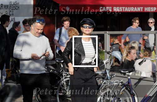 Amsterdam 9 mei 2019
Surpisefeestje voor Ruud de Wild georganiseerd door zijn ex vrouw Aafke.
Olcay Gulsen is eer natuurlijk bij. ze gingen varen met boot op grachten Amsterdam.