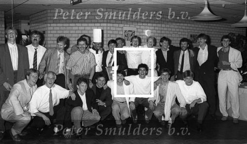 Eindhoven, 12 April 1988 diner t.g.v. het kampioenschap bij Rest. De Tongelreep van Jos v Sambeekmet de voltallige selektie van PSV met o.a.:Addick Koot Guus Hiddink Hallvar Thoresen Berry v Aerle Willy v d Kerkhof Jos v Sambeek Soren Lerby Ronald Koeman Frank Arnesen Eric Gerets Ivan Nielsen Anton Janssen Hans v Breukelen Hans Dorjee Eric Viscaal Hans Gilhaus Jan Heintze Gerald Vanenburg Patrick Lodewijks en Wim Kieft.V.n.r. en van boven naar onder