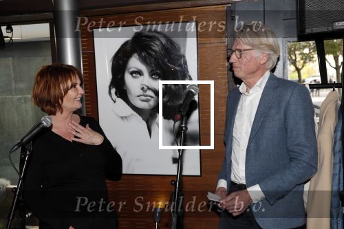 Amsterdam 18 april 2019
Uitreiking boek Patty Harpenau . Patty met haar uitgever