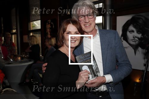 Amsterdam 18 april 2019
Uitreiking boek Patty Harpenau . Patty met haar uitgever