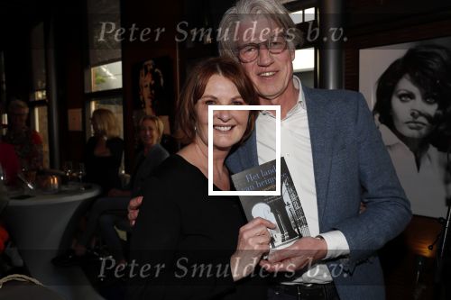 Amsterdam 18 april 2019
Uitreiking boek Patty Harpenau . Patty met haar uitgever