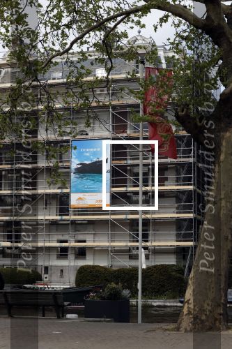 Amsterdam 5 mei 2019
Prins Bernhard zijn hui staat in de steigers en op de steiger vmaakt hij reclame voor zijn boten merk Waterdream.