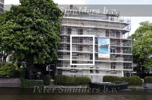 Amsterdam 5 mei 2019
Prins Bernhard zijn hui staat in de steigers en op de steiger vmaakt hij reclame voor zijn boten merk Waterdream.