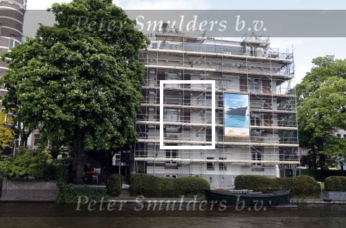 Amsterdam 5 mei 2019
Prins Bernhard zijn hui staat in de steigers en op de steiger vmaakt hij reclame voor zijn boten merk Waterdream.