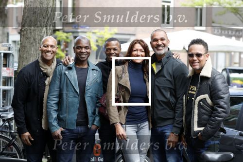Amsterdam 9 mei 2019
Ruud Gullit en zijn vriendin Karin de Rooij komen replay tegen op de cornelis schuytstraat.