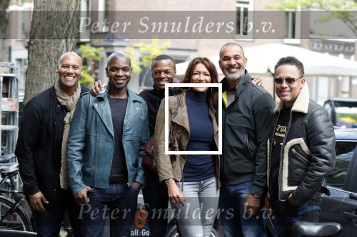 Amsterdam 9 mei 2019
Ruud Gullit en zijn vriendin Karin de Rooij komen replay tegen op de cornelis schuytstraat.