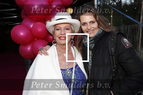 Bloemendaal 13 april 2019
Afscheidsfeest voor Hans Klok die naar Las Vegas gaat verhuizen. Ria Valk kwam met haar dochter