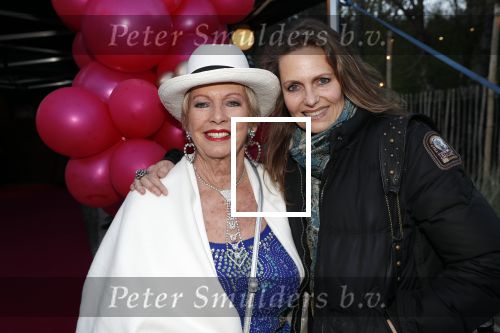 Bloemendaal 13 april 2019
Afscheidsfeest voor Hans Klok die naar Las Vegas gaat verhuizen. Ria Valk kwam met haar dochter