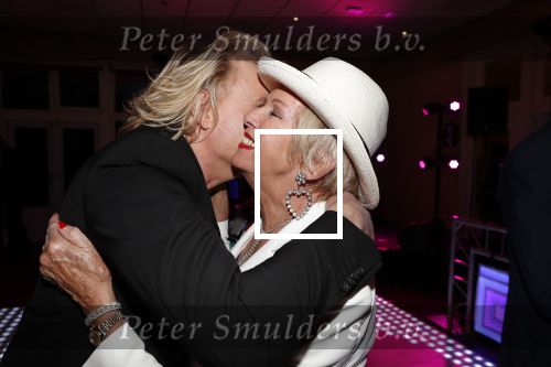 Bloemendaal 13 april 2019
Afscheidsfeest voor Hans Klok die naar Las Vegas gaat verhuizen. hans met Ria Valk en Sylvia v d Akker