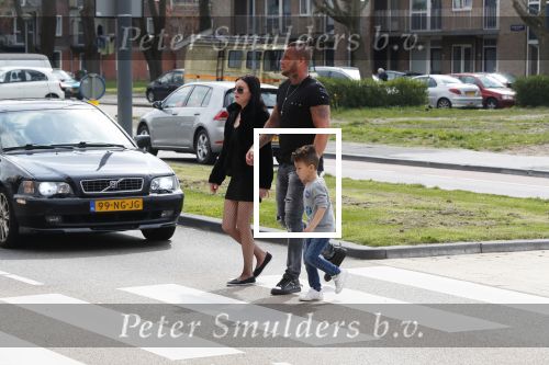 Alkmaar 3 april 2019
Rolf Tangel met zijn zoontje Romario en zijn zwangere vriendin op weg om een echo te maken.