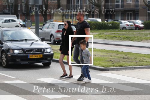Alkmaar 3 april 2019
Rolf Tangel met zijn zoontje Romario en zijn zwangere vriendin op weg om een echo te maken.
