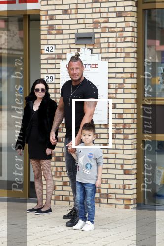 Alkmaar 3 april 2019
Rolf Tangel met zijn zoontje Romario en zijn zwangere vriendin op weg om een echo te maken.