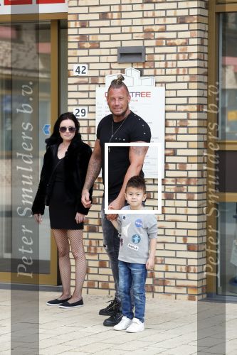 Alkmaar 3 april 2019
Rolf Tangel met zijn zoontje Romario en zijn zwangere vriendin op weg om een echo te maken.