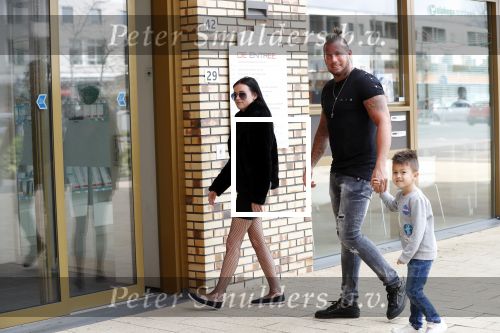 Alkmaar 3 april 2019
Rolf Tangel met zijn zoontje Romario en zijn zwangere vriendin op weg om een echo te maken.