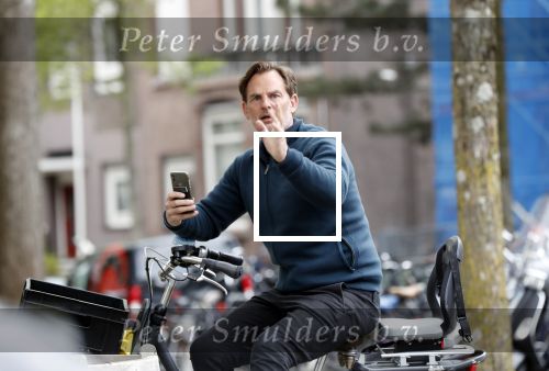Amsterdam 7 mei 2019
Ronald de Boer met telefoon op de fiets
