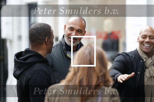 Amsterdam 9 mei 2019
Ruud Gullit en zijn vriendin Karin de Rooij komen replay tegen op de cornelis schuytstraat.