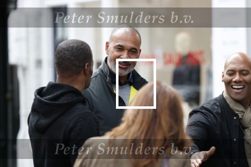 Amsterdam 9 mei 2019
Ruud Gullit en zijn vriendin Karin de Rooij komen replay tegen op de cornelis schuytstraat.