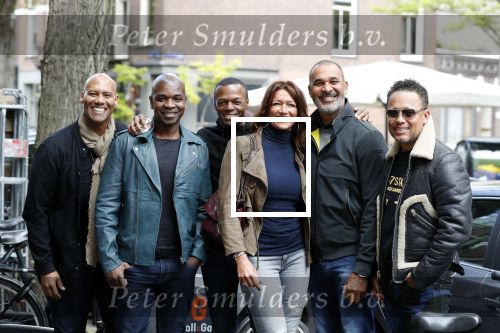 Amsterdam 9 mei 2019
Ruud Gullit en zijn vriendin Karin de Rooij komen replay tegen op de cornelis schuytstraat.