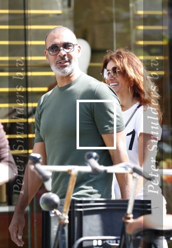 Amsterdam 20 april 2019
Ruud Gullit met zijn vriendin Karin de Rooij aan het winkelen