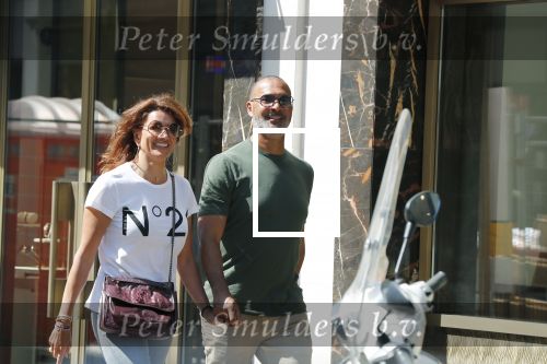 Amsterdam 20 april 2019
Ruud Gullit met zijn vriendin Karin de Rooij aan het winkelen