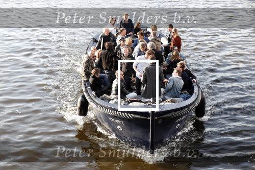 Amsterdam 9 mei 2019
Surpisefeestje voor Ruud de Wild georganiseerd door zijn ex vrouw Aafke.
Olcay Gulsen is eer natuurlijk bij. ze gingen varen met boot op grachten Amsterdam.