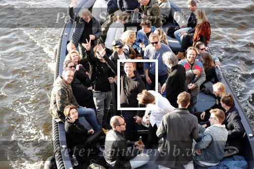 Amsterdam 9 mei 2019
Surpisefeestje voor Ruud de Wild georganiseerd door zijn ex vrouw Aafke.
Olcay Gulsen is eer natuurlijk bij. ze gingen varen met boot op grachten Amsterdam.