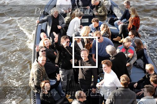 Amsterdam 9 mei 2019
Surpisefeestje voor Ruud de Wild georganiseerd door zijn ex vrouw Aafke.
Olcay Gulsen is eer natuurlijk bij. ze gingen varen met boot op grachten Amsterdam.