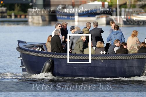 Amsterdam 9 mei 2019
Surpisefeestje voor Ruud de Wild georganiseerd door zijn ex vrouw Aafke.
Olcay Gulsen is eer natuurlijk bij. ze gingen varen met boot op grachten Amsterdam.