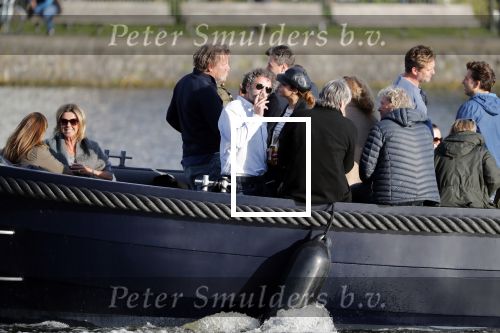 Amsterdam 9 mei 2019
Surpisefeestje voor Ruud de Wild georganiseerd door zijn ex vrouw Aafke.
Olcay Gulsen is eer natuurlijk bij. ze gingen varen met boot op grachten Amsterdam.