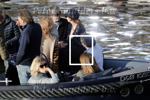 Amsterdam 9 mei 2019
Surpisefeestje voor Ruud de Wild georganiseerd door zijn ex vrouw Aafke.
Olcay Gulsen is eer natuurlijk bij. ze gingen varen met boot op grachten Amsterdam.