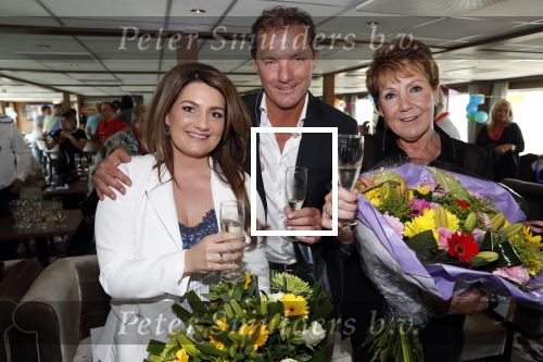 Amsterdam 7 april 2019
John de Bever Sieneke en Marianne Weber op een grote boot met allemaal gasten.