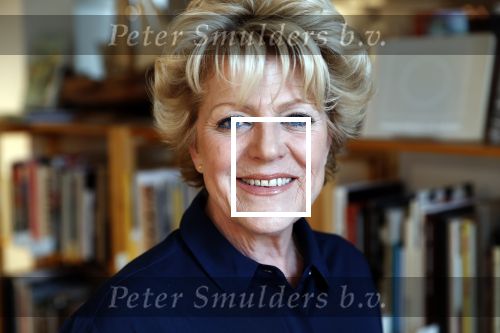 Amsterdam 15 april 2019
Boekpresentatie van Inge Ipenburg bij boekhandel Scheltema.
Simone Kleinsma krijgt het eerste exemplaar.