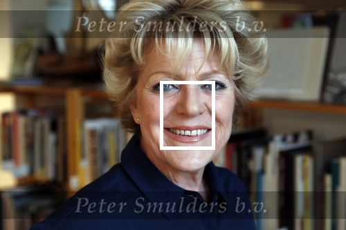 Amsterdam 15 april 2019
Boekpresentatie van Inge Ipenburg bij boekhandel Scheltema.
Simone Kleinsma krijgt het eerste exemplaar.