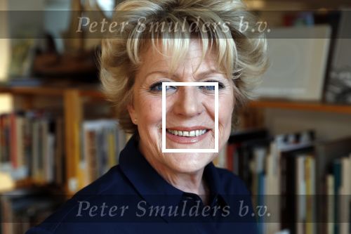 Amsterdam 15 april 2019
Boekpresentatie van Inge Ipenburg bij boekhandel Scheltema.
Simone Kleinsma krijgt het eerste exemplaar.