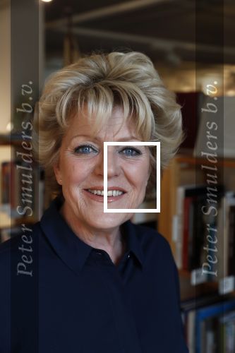 Amsterdam 15 april 2019
Boekpresentatie van Inge Ipenburg bij boekhandel Scheltema.
Simone Kleinsma krijgt het eerste exemplaar.