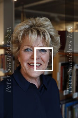Amsterdam 15 april 2019
Boekpresentatie van Inge Ipenburg bij boekhandel Scheltema.
Simone Kleinsma krijgt het eerste exemplaar.