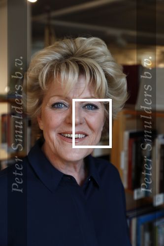 Amsterdam 15 april 2019
Boekpresentatie van Inge Ipenburg bij boekhandel Scheltema.
Simone Kleinsma krijgt het eerste exemplaar.