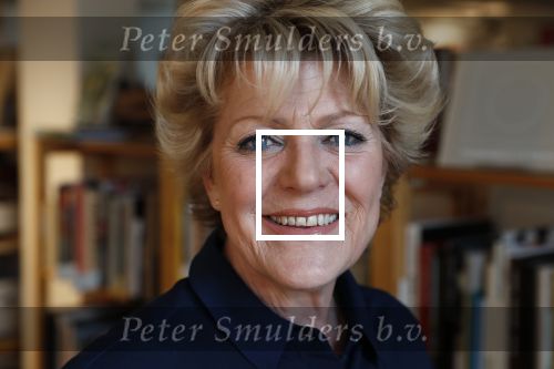 Amsterdam 15 april 2019
Boekpresentatie van Inge Ipenburg bij boekhandel Scheltema.
Simone Kleinsma krijgt het eerste exemplaar.