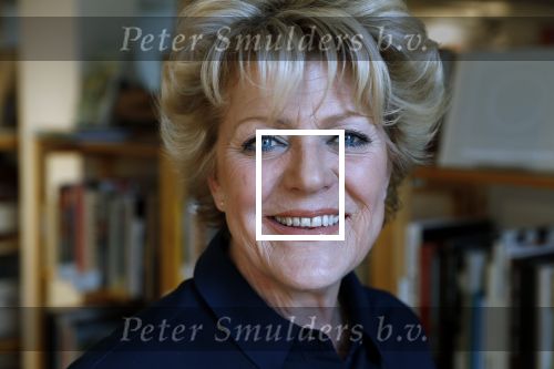 Amsterdam 15 april 2019
Boekpresentatie van Inge Ipenburg bij boekhandel Scheltema.
Simone Kleinsma krijgt het eerste exemplaar.