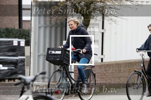 Amsterdam 2 april 2019
Sophie Hilbrand op de fiets in Amsterdam zuid.