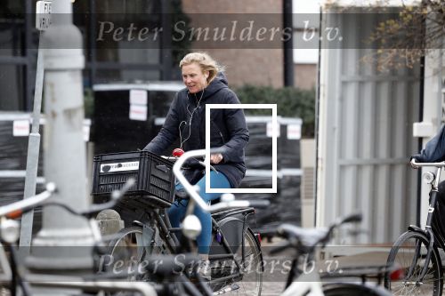 Amsterdam 2 april 2019
Sophie Hilbrand op de fiets in Amsterdam zuid.